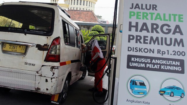Wamenkeu Suahasil Nazara menyebut pemerintah akan mensubsidi BBM premium yang jadi campuran pertalite.