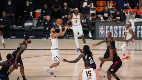 FOTO: Dibungkam Nuggets, Clippers Gagal Jumpa Lakers