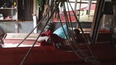 FOTO: Naiknya Pesanan Peti Jenazah di Tengah Pandemi Covid-19 Di tengah pandemi virus corona (Covid-19), permintaan peti jenazah meningkat sebab jenazah harus dimakamkan dengan protokol kesehatan termasuk memakai peti.