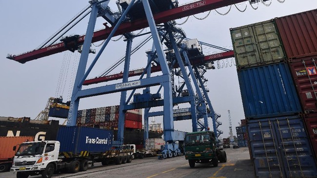WTO memperkirakan kontraksi perdagangan dunia tahun ini tak sedalam perkiraan sebelumnya yaitu dari minus 12,9 persen menjadi minus 9,2 persen.