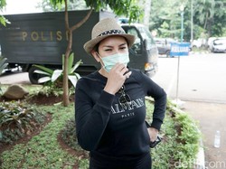Nikita Mirzani Heran dengan Pendukung Habib Rizieq