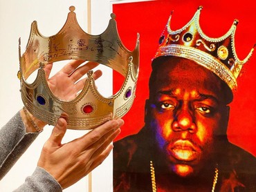 Mahkota Plastik Ikonik Notorious BIG Laku Terjual Rp8,8 Miliar
