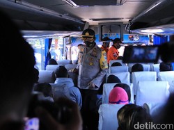 Operasi Yustisi di Madiun, Pilih Denda Rp 50 Ribu Atau Bersihkan Taman