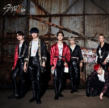 Lirik Lagu Easy - Stray Kids