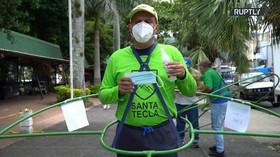VIDEO: Promosikan Social Distancing Dengan Hula Hoop