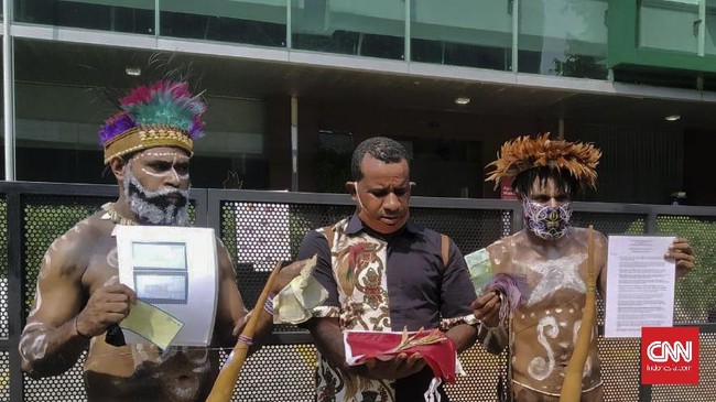 Uang beasiswa LPDP Veronica Koman secara simbolis akan dikembalikan namun Kantor LPDP tutup sehingga penyerahan secara simbolis diurungkan.