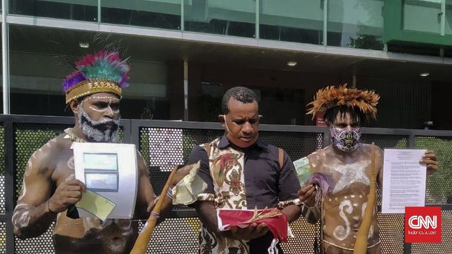 Beasiswa Veronica Koman Dikembalikan, Kantor LPDP Tutup Uang beasiswa LPDP Veronica Koman secara simbolis akan dikembalikan namun Kantor LPDP tutup sehingga penyerahan secara simbolis diurungkan.