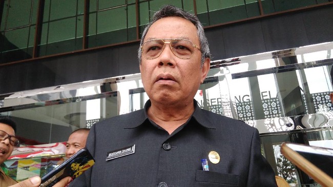 PAN mengalihkan support kepada Benyamin Davnie-Pilar Saga di Pilkada Tangsel 2024 setelah Riza Patria mundur dari pencalonan.