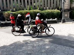Kampanyekan Donor Darah-Masker, Kakek Ini Gowes Sepeda Bandung-Solo
