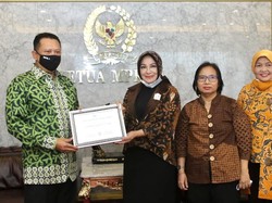 Lewat Buku Barunya, Ketua MPR Kisahkan Cara Indonesia Tangani COVID-19