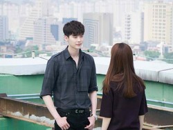 Sinopsis W-Two Worlds Episode 5