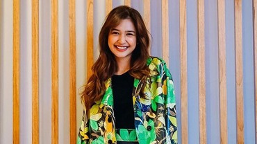 img-title Mikha Tambayong Ulang Tahun, Deva Mahenra Tulis Pesan Romantis