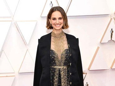 img-title 10 Artis Cantik Ini Ternyata Miliki IQ Tinggi seperti Albert Einstein, Siapa Aja?