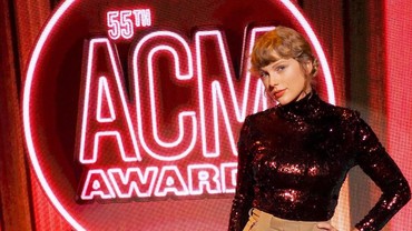 img-title Penampilan Perdana Taylor Swift Bawakan Lagu 'Betty' di ACM Awards