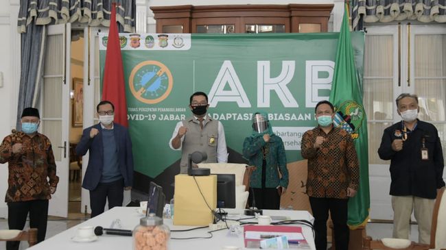 RK Minta KPU Tindak Tegas Paslon Pelanggar Protokol Kesehatan Menurut RK, KPU Jabar harus tegas menindak paslon Pilkada yang melanggar penerapan protokol kesehatan demi kebaikan bersama.