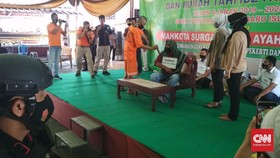 17 Adegan Gambarkan Detik-detik Penusukan Syekh Ali Jaber