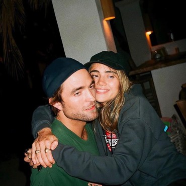 Jadi Ayah, Robert Pattinson Ajak Anak Pertama Jalan-jalan di LA