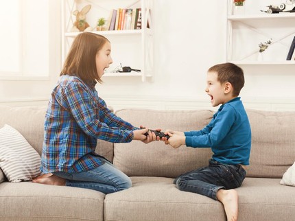 4 Perilaku Orang Tua untuk Bantu Cegah Terjadinya Sibling Conflict