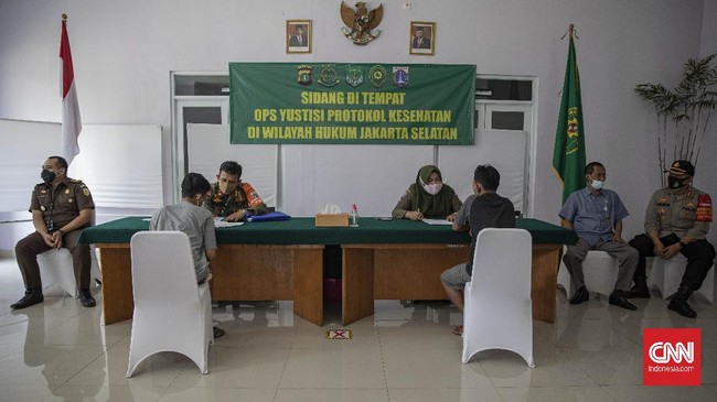 Jumlah denda pelanggar protokol kesehatan di masa PSBB jilid I di DKI Jakarta mencapai Rp257 juta.