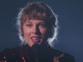 Taylor Swift Bawa Pondok Tepi Hutan di Grammy Awards 2021