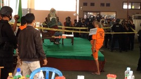 VIDEO: Polisi Rekonstruksi Kasus Penusukan Syekh Ali Jaber