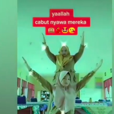 Viral Video TikTok Diduga 2 Guru Doakan Muridnya Meninggal
