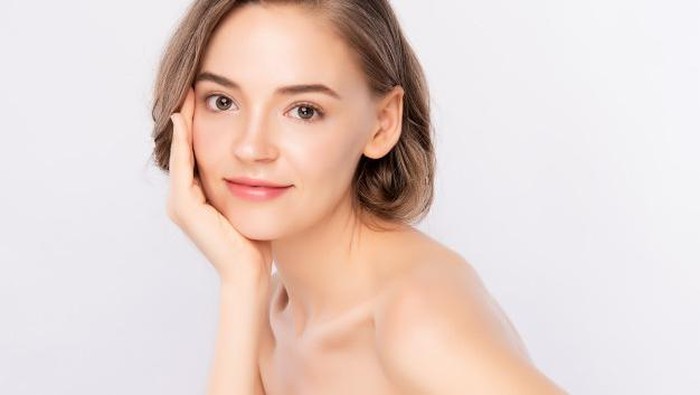 img-title Pori-pori Tersamarkan! Ini 5 Bedak Tabur Lokal untuk Kulit Flawless Sehari-hari