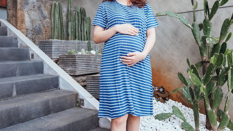 Ketika berencana memilih baju menyusui untuk ibu hamil, tentu perlu mempertimbangkan beberapa hal. Berikut tips memilih baju menyusui untuk ibu hamil.
