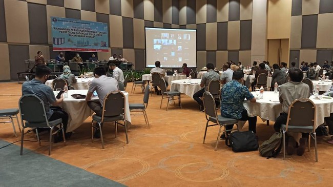 BPH Migas menggelar public hearing mengenai Rancangan Peraturan BPH Migas tentang Penyediaan Cadangan Niaga Umum BBM untuk menjamin pasokan energi.