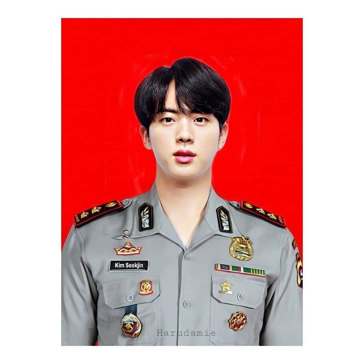 Idol K-Pop yang diedit berseragam polisi