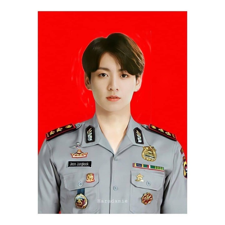 Idol K-Pop Idol K-Pop yang diedit berseragam polisi
