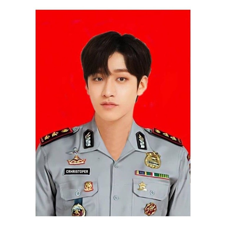 Idol K-Pop Idol K-Pop yang diedit berseragam polisi