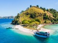Menikmati Island Hopping di Labuan Bajo