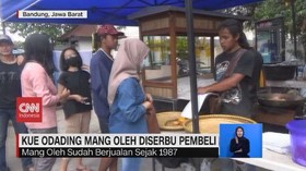 VIDEO: Kue Odading Mang Oleh Diserbu Pembeli