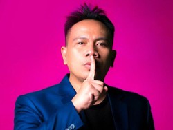 Vicky Prasetyo Punya Utang dengan Vivi Paris, Apa Benar?