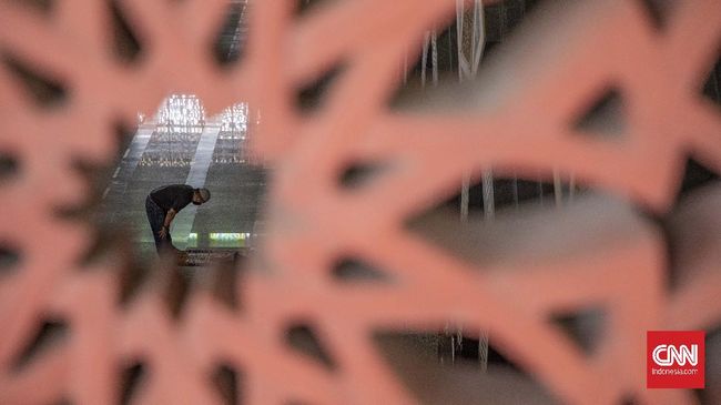 MUI: Nabi Tak Pernah Ubah Redaksi Azan Jadi Seruan Jihad Ketua MUI Cholil Nafis menegaskan tidak ada riwayat hadis yang menyebut Nabi Muhammad SAW pernah mengubah redaksional azan menjadi seruan jihad.