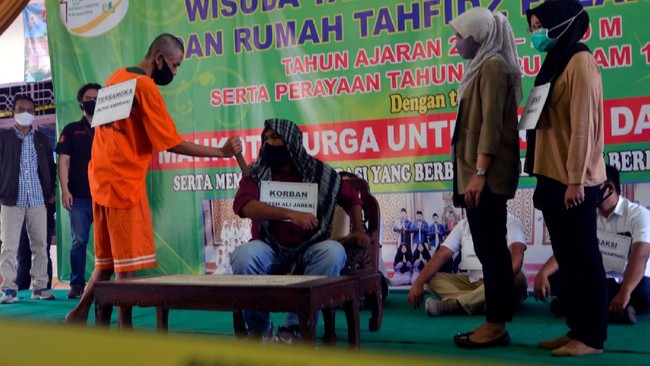 Polisi mengatakan selambatnya proses pelimpahan berkas kasus penusukan Syekh Ali Jaber akan dilakukan pada Senin esok.