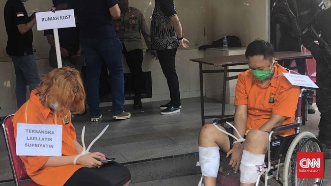 Dua tersangka berencana mengubur tubuh korban mutilasi di kawasan Depok. Namun kejahatan mereka terbongkar saat jasad korban ditemukan di Kalibata City.