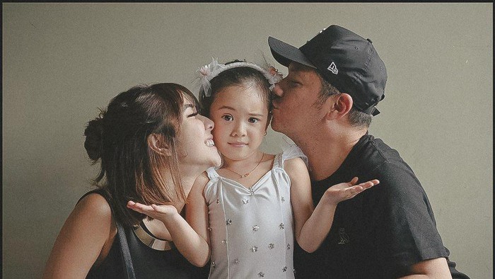 Selain Gisel Anastasia, Deretan Artis Ini Tetap Akrab dengan Mantan Meski Bercerai