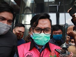 Hakim Tunda Sidang Vonis Andi Irfan Jaya Terkait Kasus Suap Fatwa MA