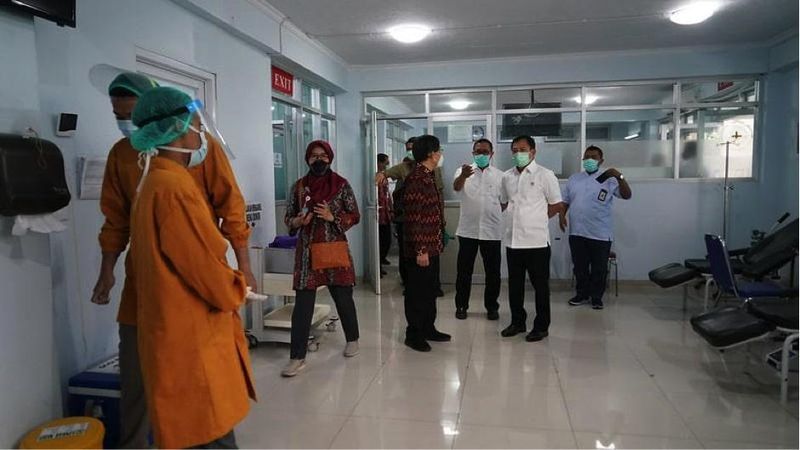 Jumlah kasus positif COVID-19 di Indonesia terus melonjak. Hingga 19 September 2020, terdapat 240.687