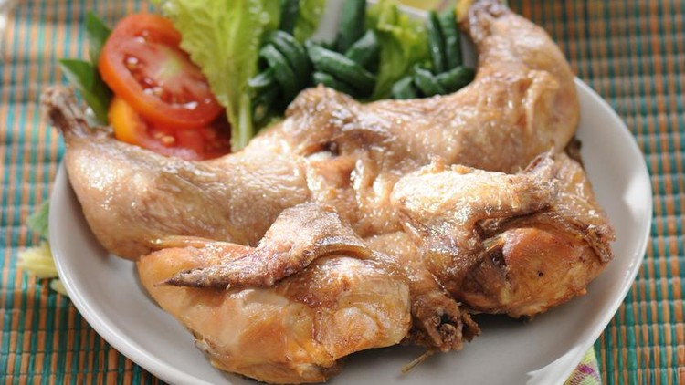 Kalasan Fried Chicken is fried chicken dishes with a special seasoning that comes from the Kalasan, Sleman, Yogyakarta.