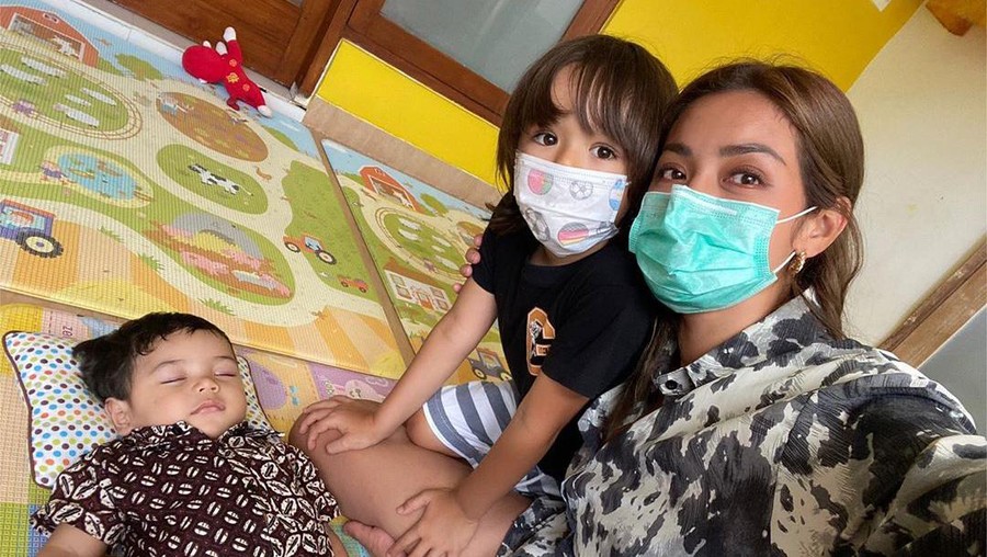 El Barack Minta Adik, Apa Jawaban Jessica Iskandar?