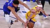 FOTO: Lakers Lumat Nuggets di Gim 1 Final Wilayah Barat NBA Los Angeles Lakers menang atas Denver Nuggets di final wilayah barat NBA. Berikut foto pilihan laga tersebut.