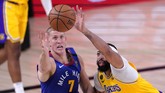 FOTO: Lakers Lumat Nuggets di Gim 1 Final Wilayah Barat NBA Los Angeles Lakers menang atas Denver Nuggets di final wilayah barat NBA. Berikut foto pilihan laga tersebut.