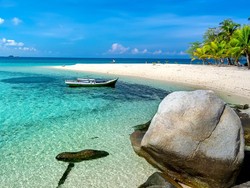Belum Terjamah! 5 Pantai di Indonesia Ini Masih Asri Banget