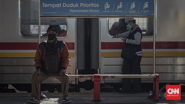 Jam operasional KRL dibatasi hingga pukul 22.00 WIB mulai Minggu (20/12) dan berlaku sampai 8 Januari 2021.