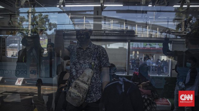 FOTO: Pembatasan Jam Operasional KRL Selama PSBB DKI