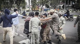 Polisi Usut Tendangan Kung Fu Ala Pol PP ke Mahasiswa Bogor