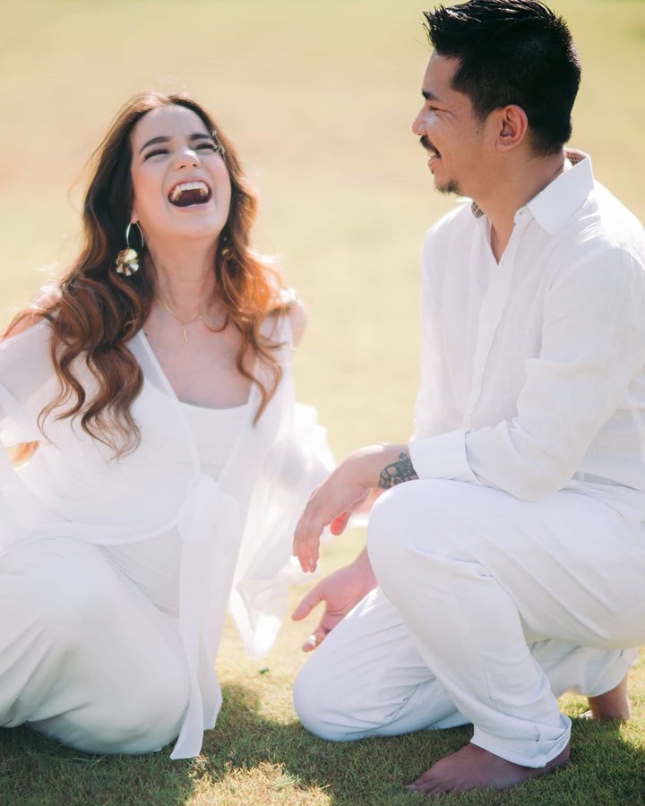 7 Potret Romantis Sheila Marcia Maternity Shoot Anak ke-4 Bareng Suami